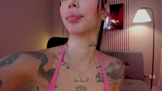 VegaLuxe online show from 01.08.26