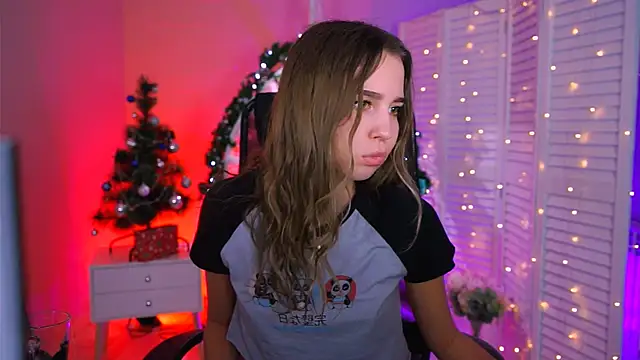 Snapshot of KimPorins chatting on 12.20.25 KimPorins online show from 12.20.25