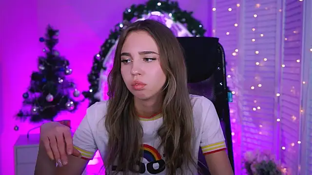 Snapshot of KimPorins chatting on 12.22.25 KimPorins online show from 12.22.25