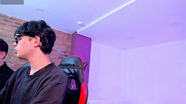 HotThreesoome online show from 03.27.26