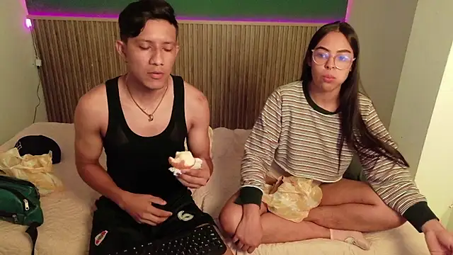 Violet and Dylan online show from 12.14.25