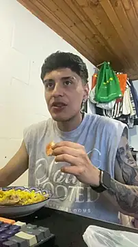 Snapshot of JhonCas44 chatting on 12.14.25 JhonCas44 online show from 12.14.25