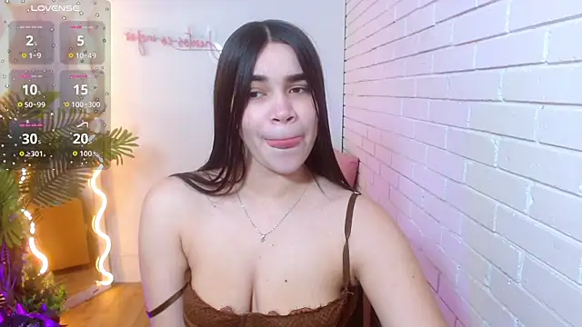 Snapshot of Ninna_tay chatting on 12.20.25 Ninna tay online show from 12.20.25