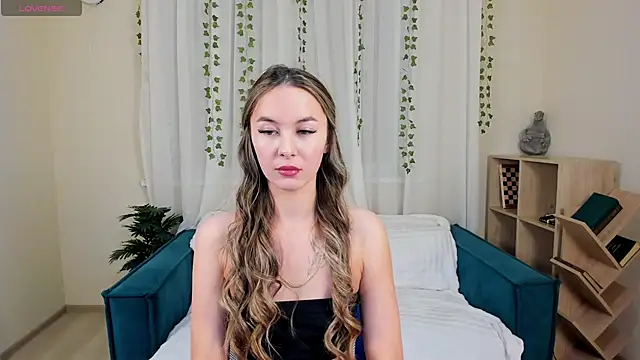 LunaCurly  online show from 12.17.25