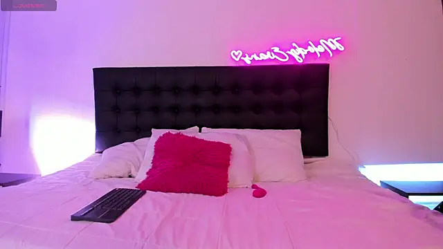 Snapshot of Melody_evanss chatting on 12.15.25 Melody evanss online show from 12.15.25