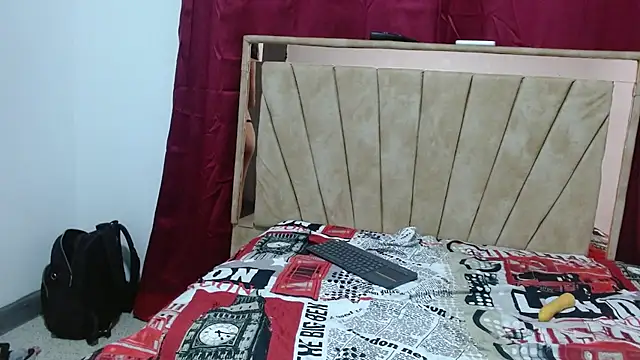 pia houns17 online show from 12.18.25