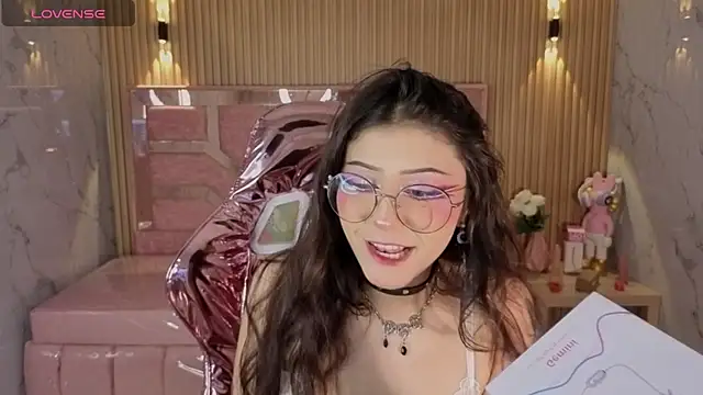 miss devil s online show from 04.15.26