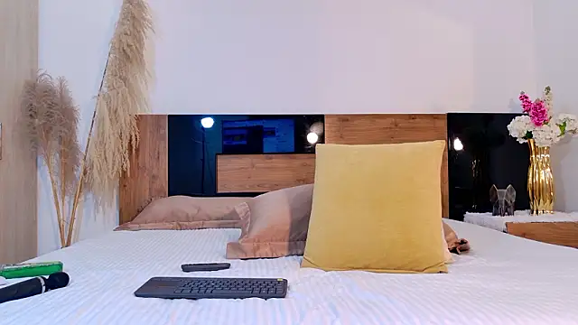 LucyHanks online show from 03.02.26