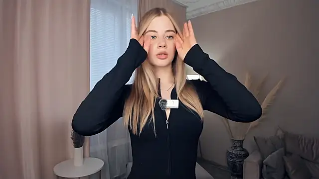 Snapshot of country_fox chatting on 02.25.26 country fox online show from 02.25.26