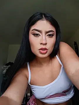 Snapshot of EmmyDuran chatting on 05.20.26 EmmyDuran online show from 05.20.26