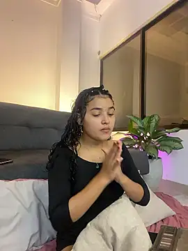 ladulcemary  online show from 01.19.26