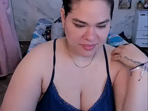 Snapshot of NinaFuentes2X chatting on 05.08.26 NinaFuentes2X online show from 05.08.26