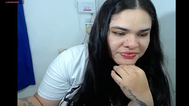 Snapshot of NinaFuentes2X chatting on 05.22.26 NinaFuentes2X online show from 05.22.26