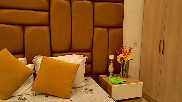 Snapshot of NinnaPiers chatting on 02.13.26 NinnaPiers online show from 02.13.26