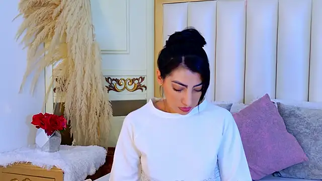 NinnaPiers online show from 04.13.26