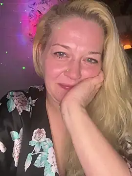 Snapshot of JenniferCarmen chatting on 01.06.26 JenniferCarmen online show from 01.06.26