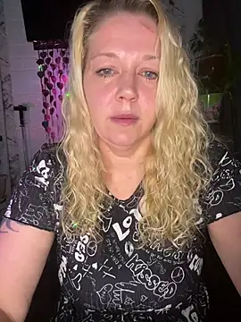 Snapshot of JenniferCarmen chatting on 02.20.26 JenniferCarmen online show from 02.20.26