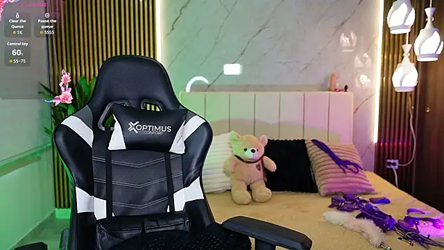 Lyra Black  online show from 01.07.26