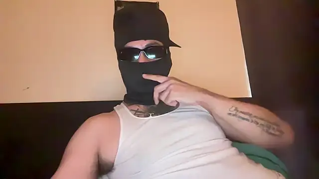 Snapshot of angelblanco chatting on 04.28.26 angelblanco online show from 04.28.26
