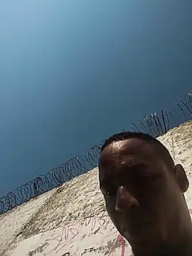 Snapshot of Andreskelly chatting on 03.16.26 Andreskelly online show from 03.16.26