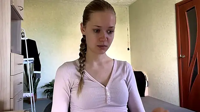 Snapshot of ZaidaSchwarten chatting on 05.27.26 ZaidaSchwarten online show from 05.27.26