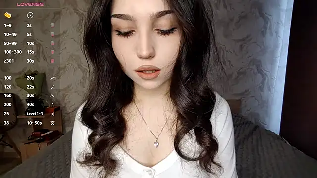 Qwami Amie online show from 04.19.26