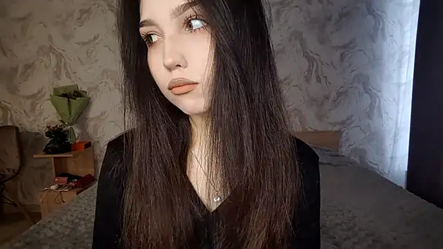 Qwami Amie online show from 04.21.26