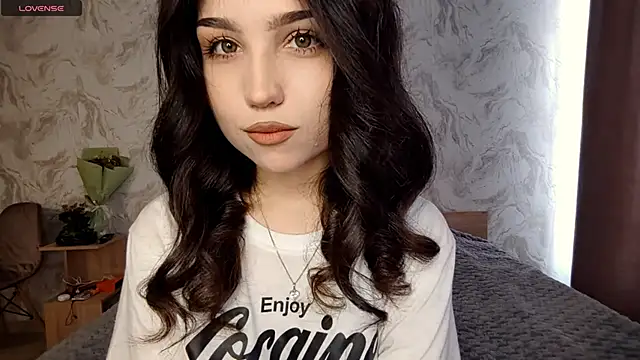 Qwami Amie online show from 04.22.26