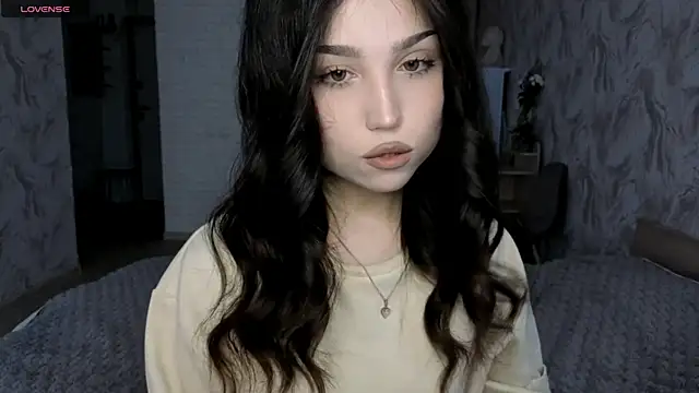 Snapshot of Qwami_Amie chatting on 05.15.26 Qwami Amie online show from 05.15.26