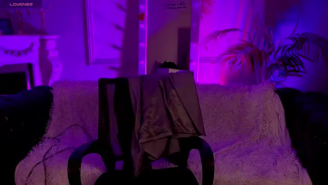 Lindsi Luvviv online show from 04.15.26