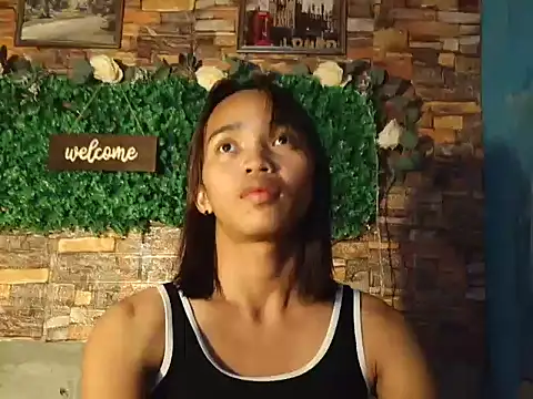 LaurenePh2 online show from 12.21.25