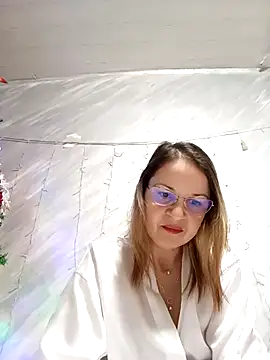 NikkyNatural online show from 12.17.25