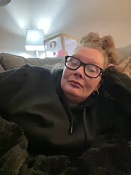 kissmyarch online show from 12.20.25