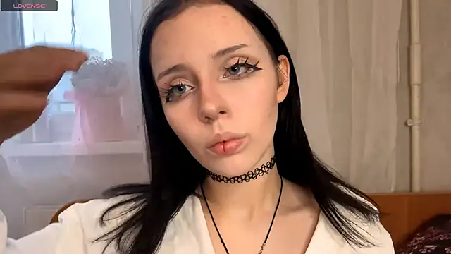 Eva blo0m online show from 12.15.25