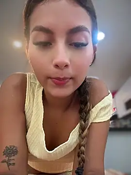 Snapshot of Valeria-escobar chatting on 07.28.26 Valeria-escobar online show from 07.28.26