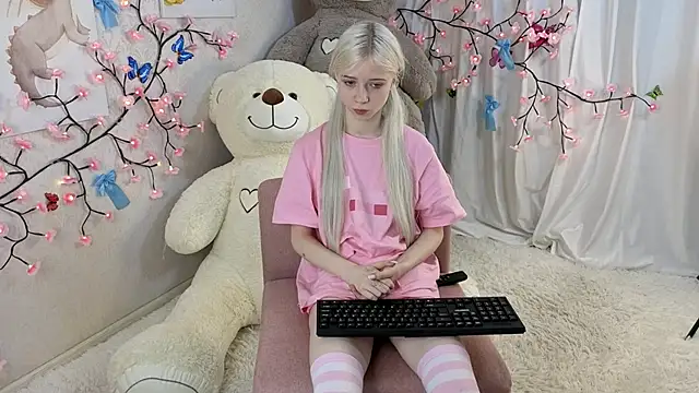 Snapshot of ViollaBloom chatting on 01.12.26 ViollaBloom online show from 01.12.26