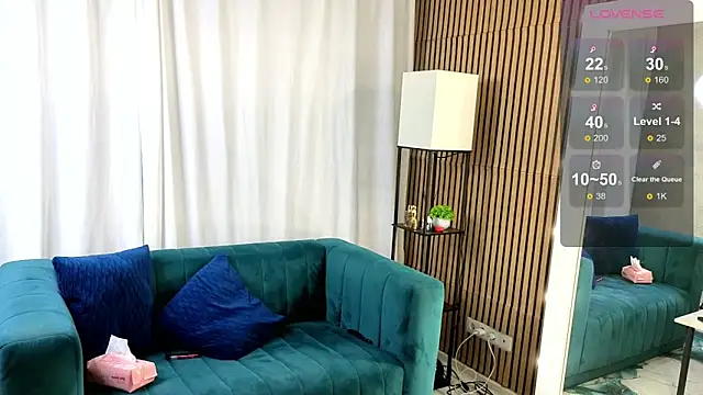 Snapshot of ViollaBloom chatting on 02.20.26 ViollaBloom online show from 02.20.26