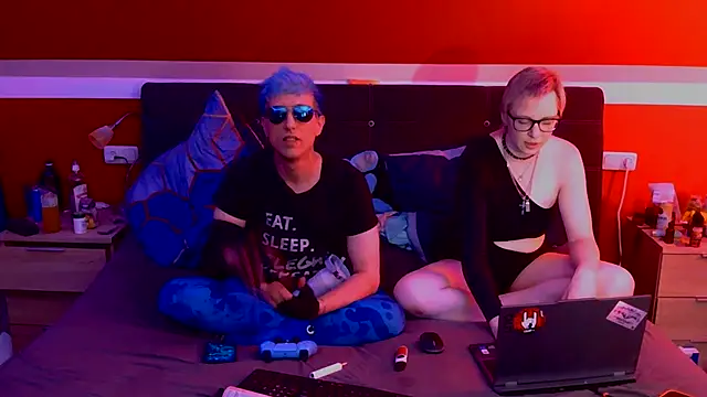 Snapshot of AskAveryAnything chatting on 07.25.26 AskAveryAnything online show from 07.25.26