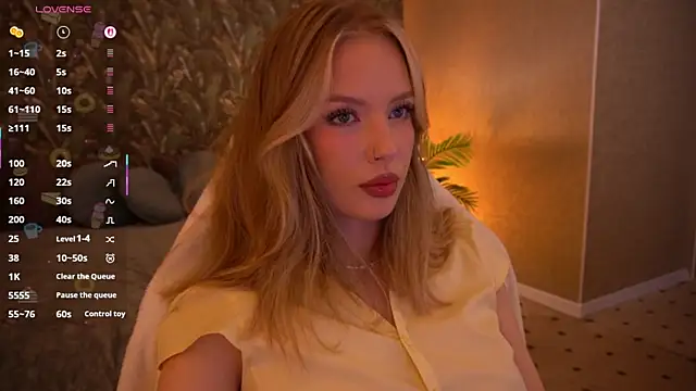 Snapshot of MollyyMayy chatting on 05.17.26 MollyyMayy online show from 05.17.26