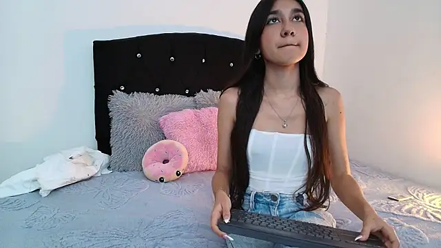 Snapshot of Mimi_Glow chatting on 02.19.26 Mimi Glow online show from 02.19.26