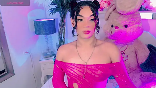 agathaferrer3 online show from 12.22.25