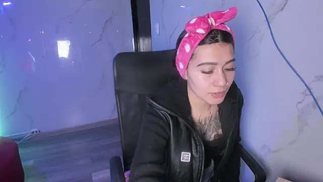 MiaFox 03 online show from 04.06.26