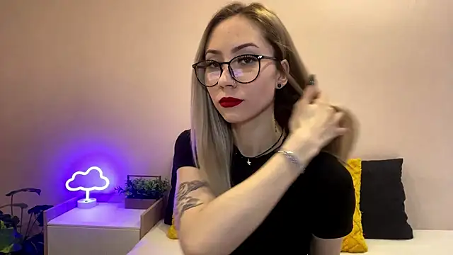 sun under skyy online show from 12.19.25