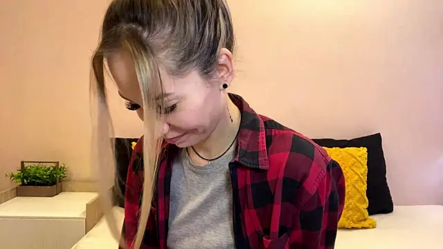 sun under skyy online show from 12.21.25