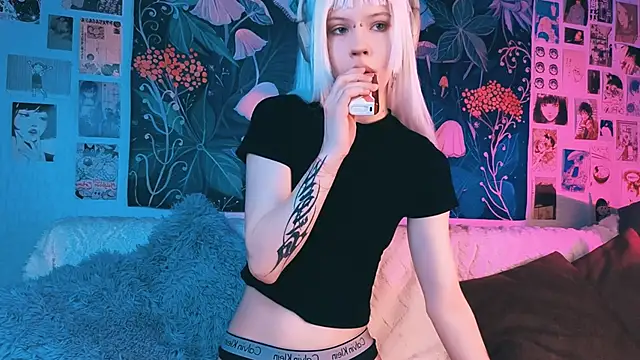 PeacchyPawss online show from 12.23.25