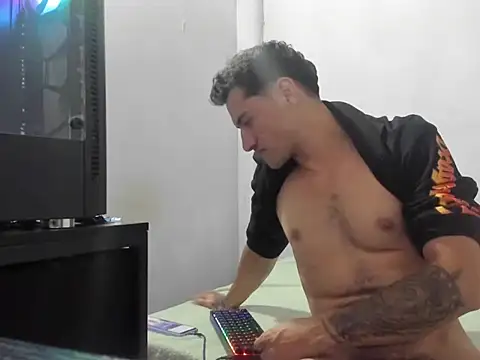 Snapshot of jhonduglas chatting on 12.19.25 jhonduglas online show from 12.19.25