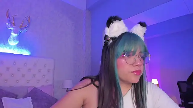 ZoeSkyee  online show from 12.14.25