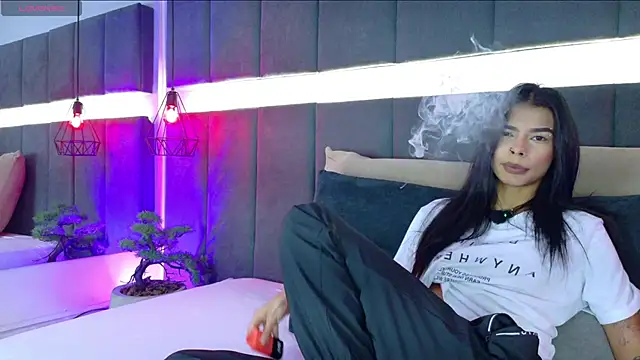 luna blannco online show from 12.19.25