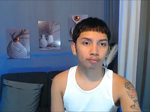Snapshot of dylan_hardfucker chatting on 03.08.26 dylan hardfucker online show from 03.08.26