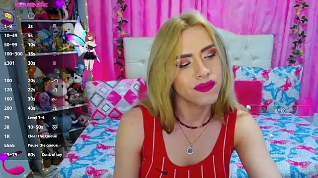 Snapshot of golden_girl01 chatting on 10.07.25 golden girl01 online show from 10.07.25